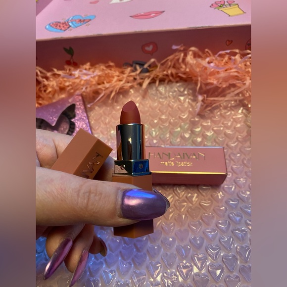 COPY - ALL NEW IN BOXES/ BIG PIGMENTED PALLET,HIGHLIGHTER,LASHES, EYE LINER & M… - Picture 7 of 14